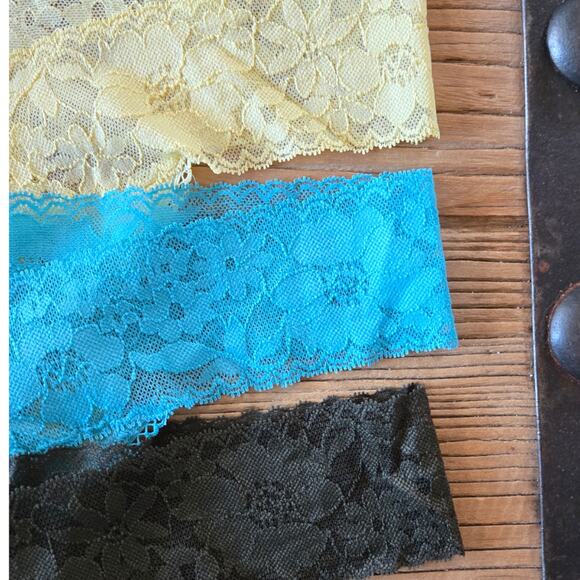 Victoria's Secret Lace Thong Bundle Sz S New 3 pieces - Picture 2 of 5